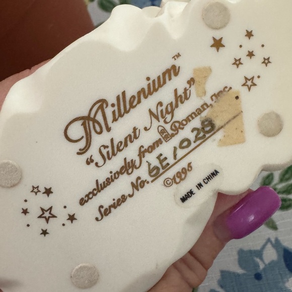 🍁Roman Millenial ‘Silent Night’ Collectible Figurine - Picture 6 of 6